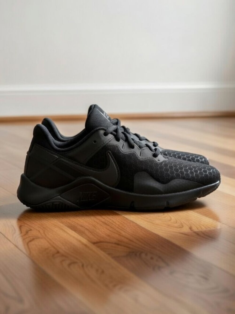 Nike Legend Essential 2 Triple Black Women's Training Shoes Size 7.5 New